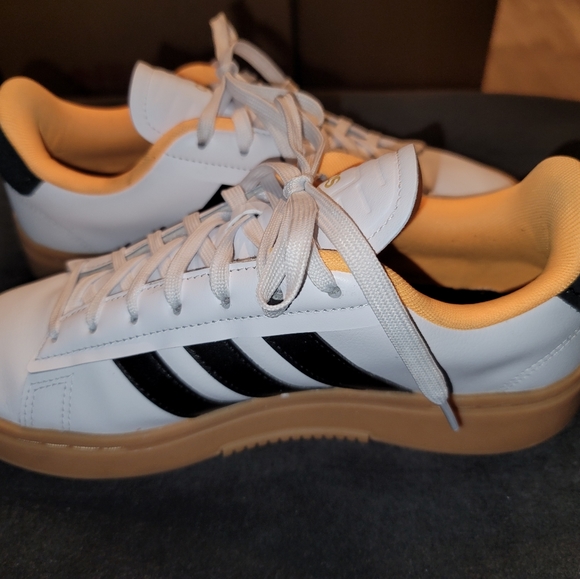 ADIDAS - Picture 5 of 6